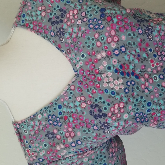 VERA BRADLEY Floral Scrub Top - Picture 3 of 7